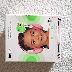 Kids pink headphones